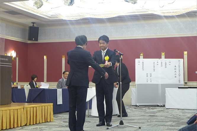 立川会長から神奈川県発明協会会長賞が授与されました